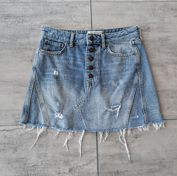 Free People Dresses & Skirts - We The Free Free People Women's Raw Hem Distressed Denim Mini Skirt 27